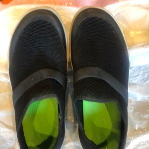 Oofos black shoes 9